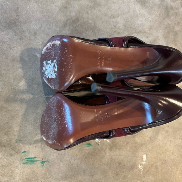 Heels - Picture 3 of 3